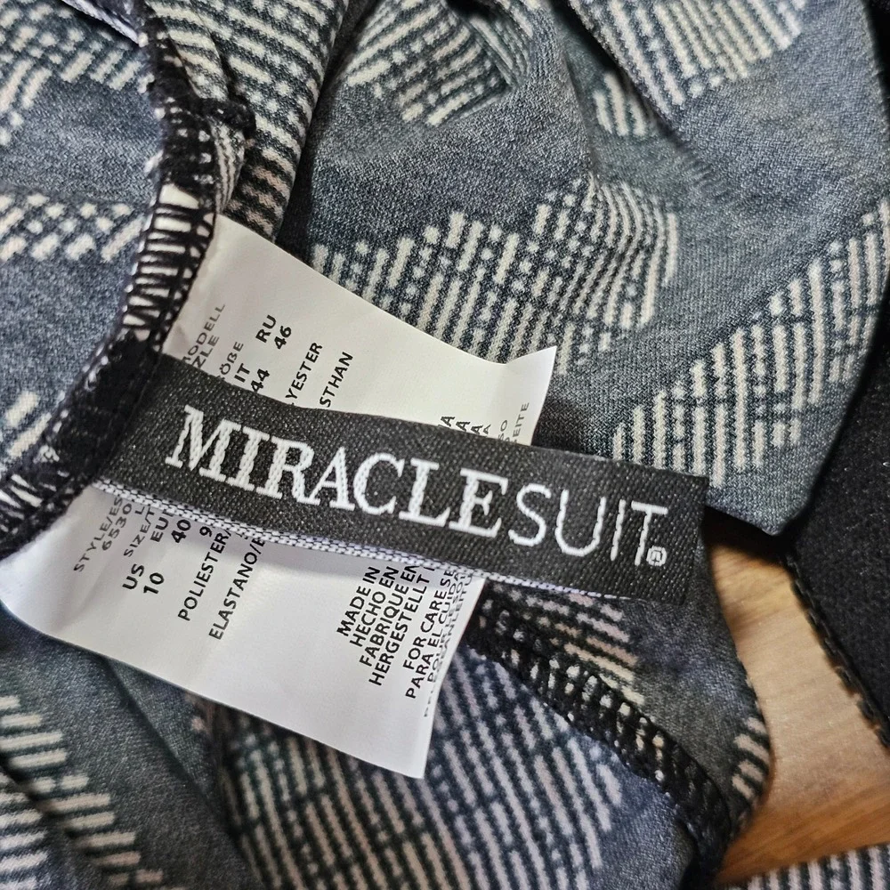 Miraclesuit Dazzle Tankini Top Women 10 Black White Zebra NWT 6530226‎